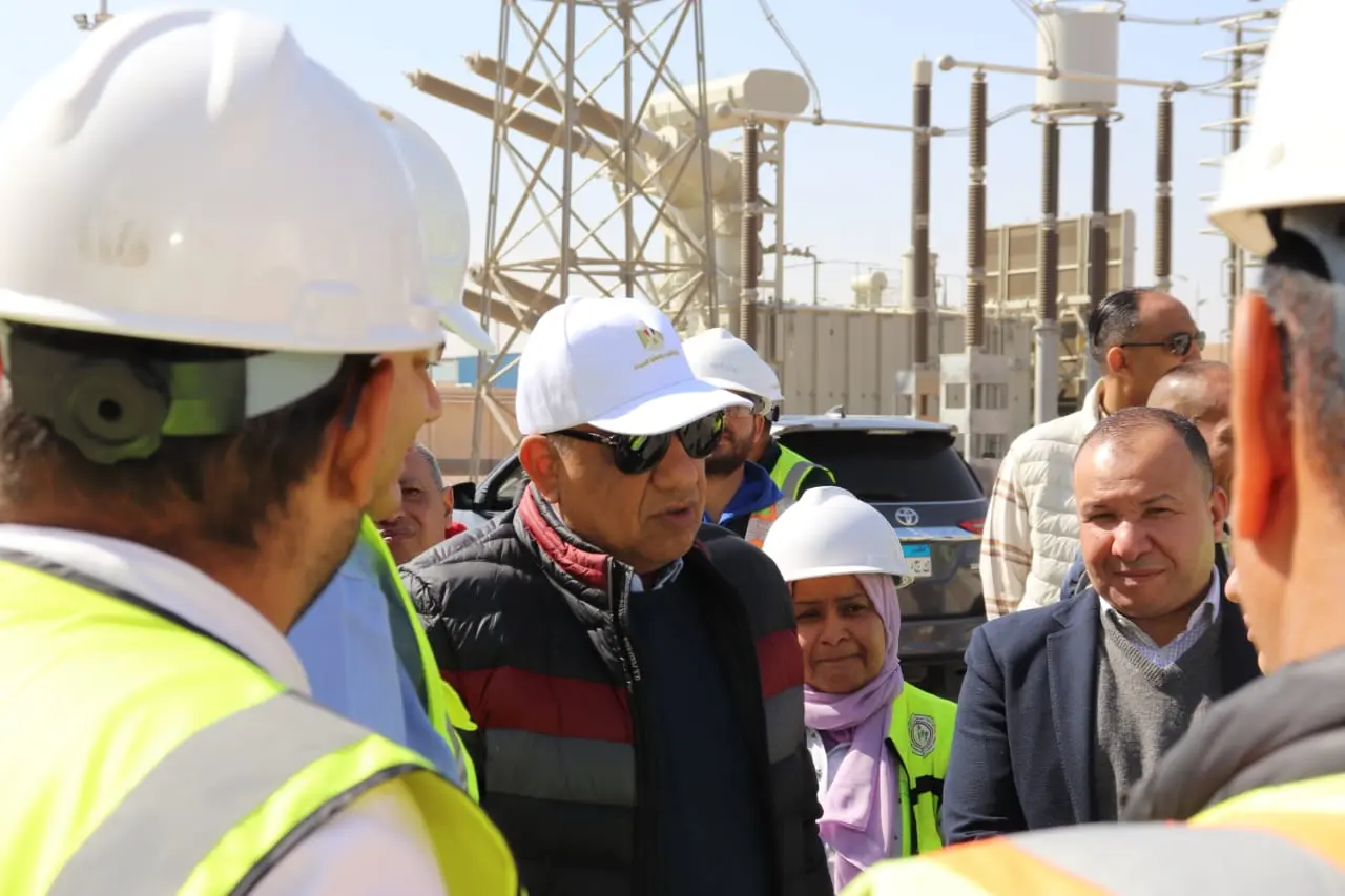 وزير-الكهرباء-يتفقد-محطة-الربط-الكهربائي-المصرى-السعودى-العملاقة-بمدينة-بدر